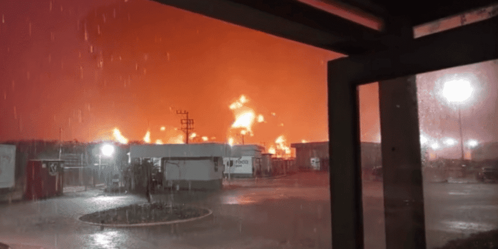 Pemex reporta control de conato de incendio en refinería Dos Bocas