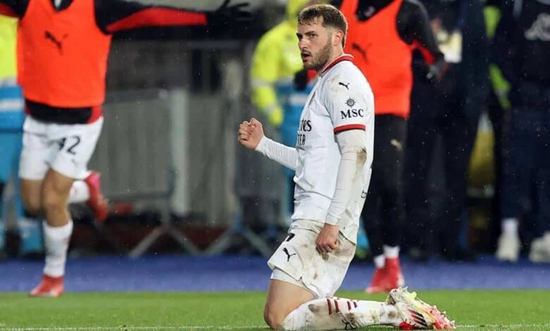 Santiago Giménez vuelve a entrenar con el Milan tras cuatro meses de baja