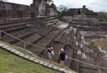 Se cargan de luz y enérgica en zona arqueológica de Comalcalco.