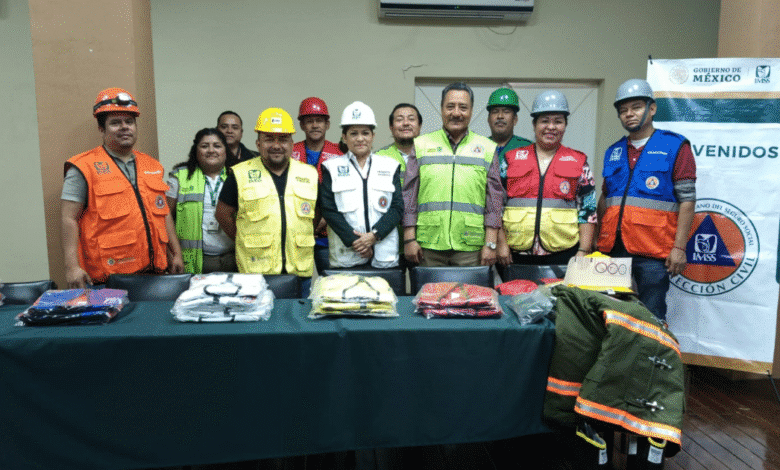 Fortalece IMSS Tabasco brigadas de Protección Civil con entrega de equipo especializado (Foto de IMSS Tabasco)