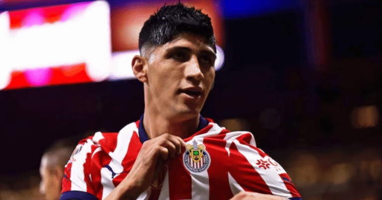 Alan Pulido deja Chivas tras rescisión anticipada (Foto de internet)