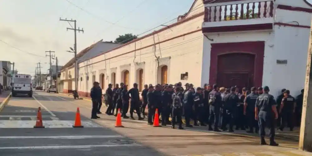 Estalla paro laboral de policías en Jonuta paro, denuncian abusos y carencias