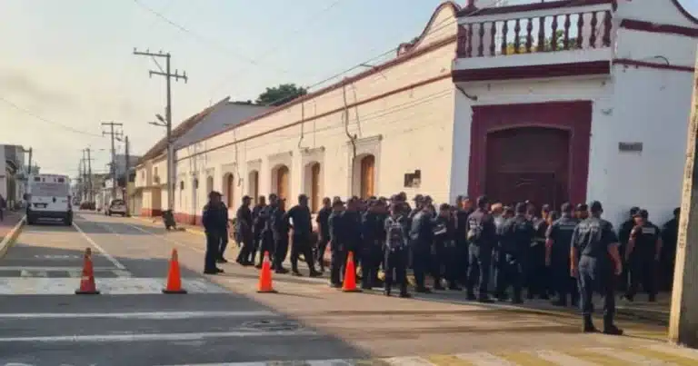 Estalla paro laboral de policías en Jonuta paro, denuncian abusos y carencias