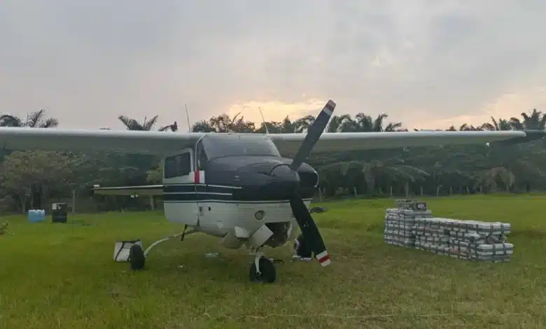Aseguran Cessna con media tonelada de cocaína