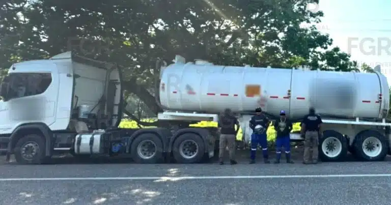 Detiene FGR a una persona y aseguran tractocamión con hidrocarburo en Centla (Foto de internet)