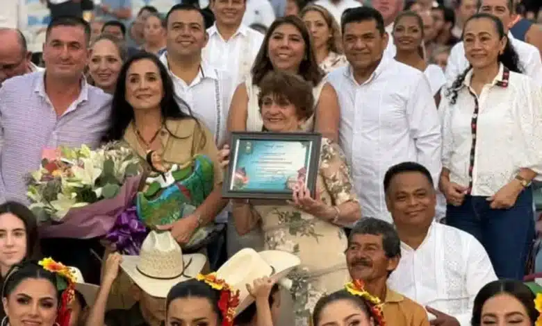 Entregan reconocimiento a la excelencia cultural