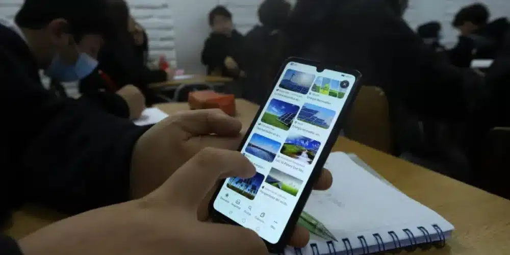 Proponen reglas para uso de celulares en escuelas de Tabasco