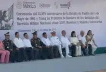 Jóvenes del SMN protestan bandera