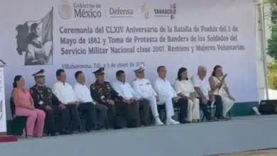 Jóvenes del SMN protestan bandera