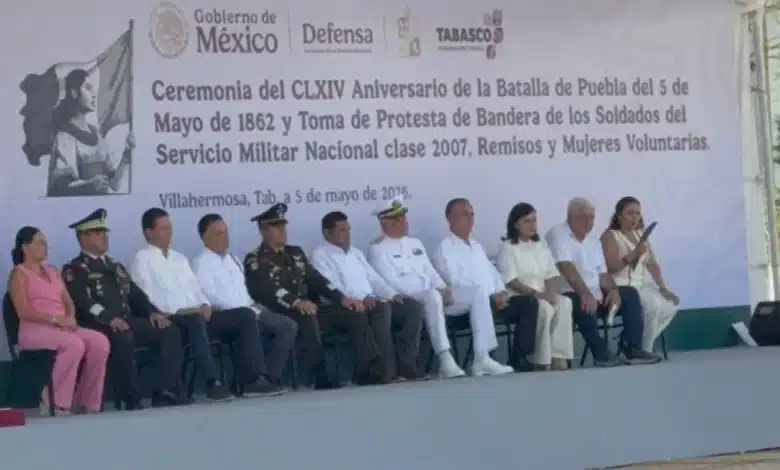 Jóvenes del SMN protestan bandera