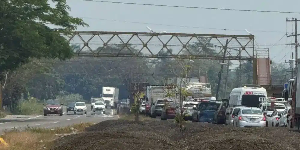 Asfalto en reparación en la vía a Centla 