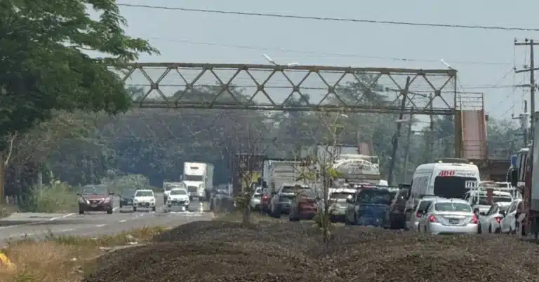 Asfalto en reparación en la vía a Centla 