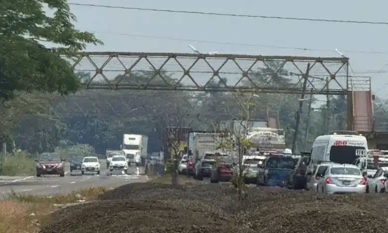 Asfalto en reparación en la vía a Centla