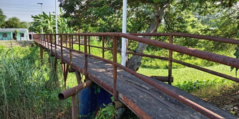 Puentes tubulares en Medellín y Pigua cumplen una década en el olvido