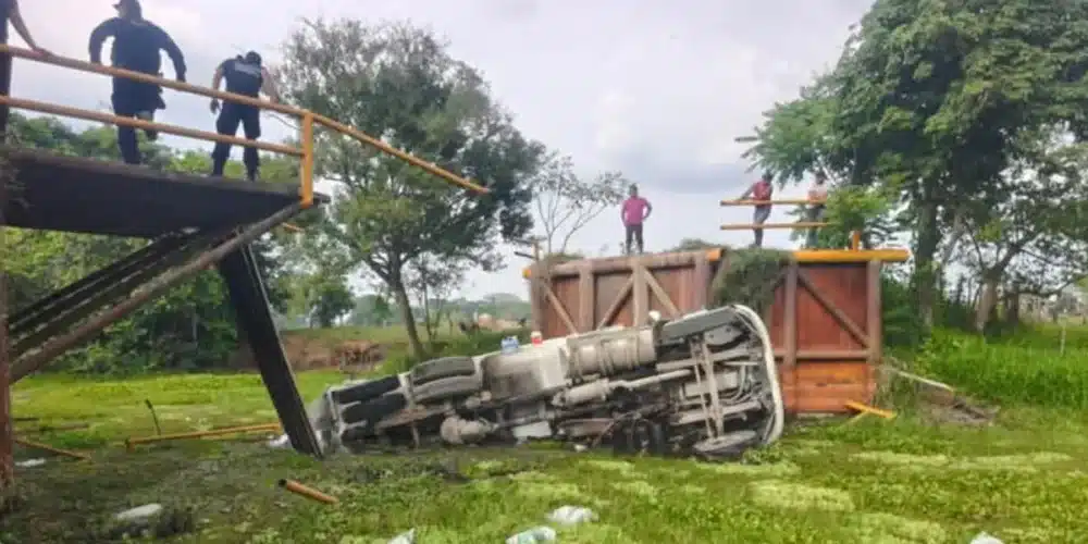 se desploma puente tubular en jalapa