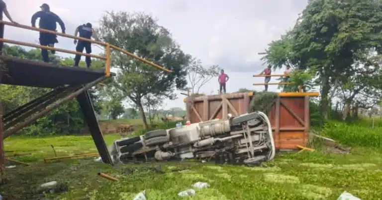 se desploma puente tubular en jalapa