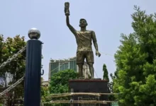 autoridades en la india ordenan el retiro de la estatua más alta de lionel messi por riesgo de colapso