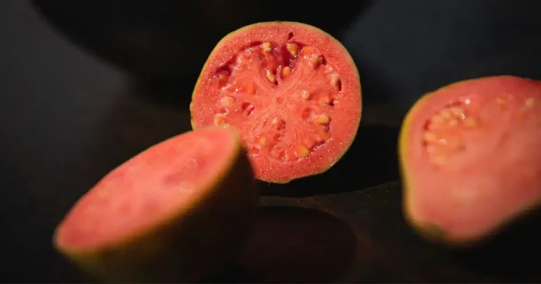 guayaba rosa la fruta mexicana dulce, aromática y rica en vitamina c