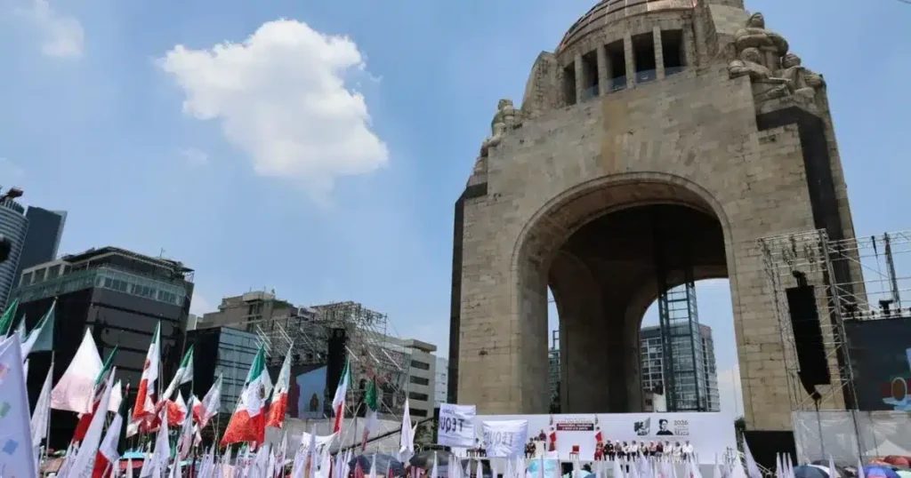 sheinbaum celebra dos años de triunfo ante 130 mil simpatizantes en el monumento a la revolución(3)