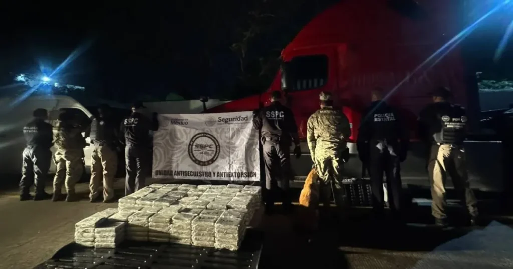 aseguran 254 kilos de presunta cocaína en tractocamión y detienen a dos personas (1)