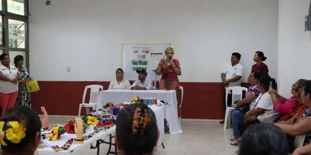 Cárdenas enciende los telares de la tradición textil