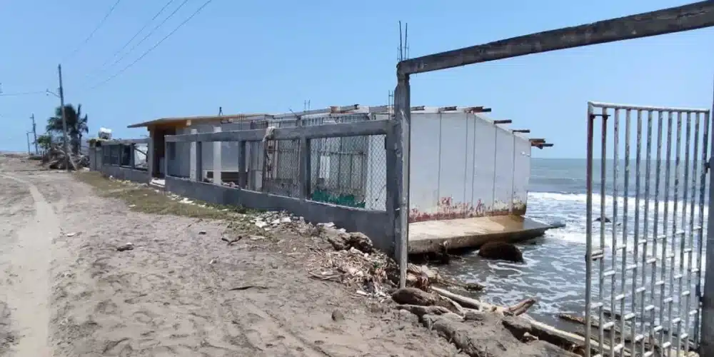 Crisis climática borra el litoral de Tabasco