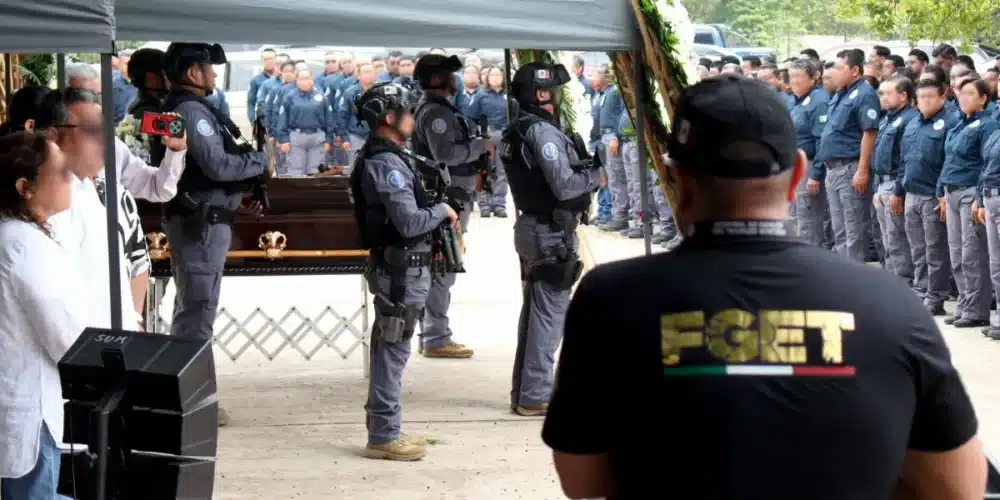 despiden con honores a jefe de la policía de investigación