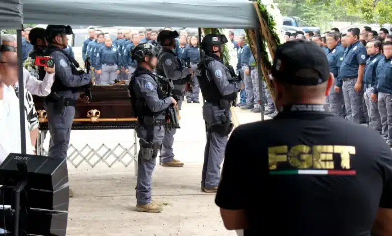 despiden con honores a jefe de la policía de investigación