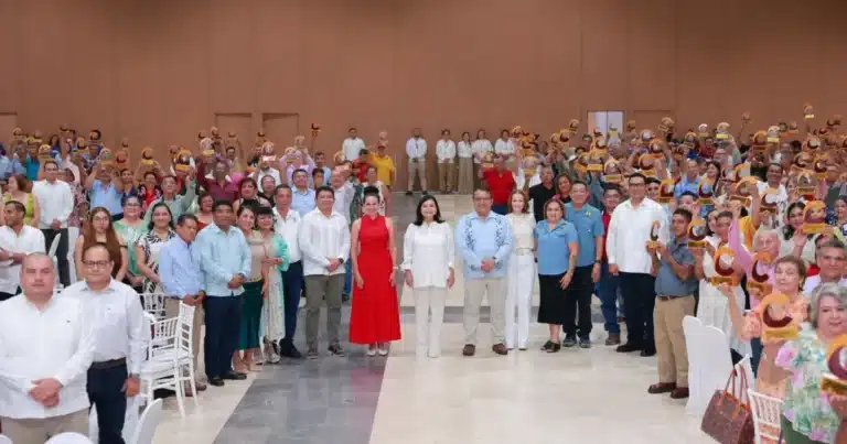 Entrega de reconocimientos a 603 trabajadoras y trabajadores (Foto de cortesía)