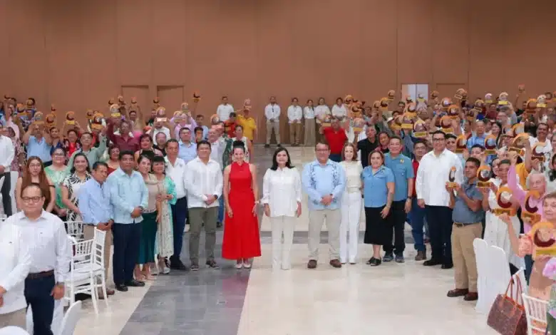 Entrega de reconocimientos a 603 trabajadoras y trabajadores (Foto de cortesía)