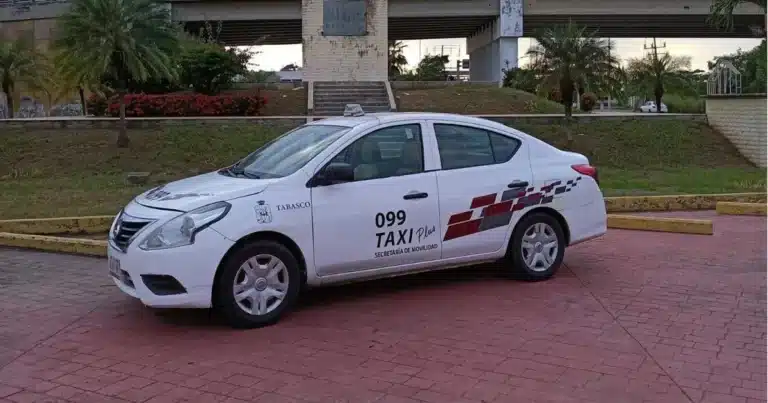 Multas a taxis por no activar el clima (Foto de Felipe Rosales)