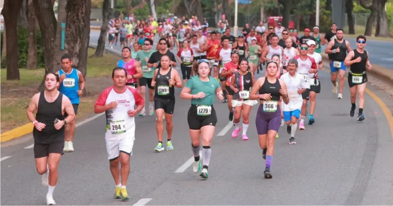 Más de dos mil corredores consolidaron el medio maratón (Foto de cortesía)