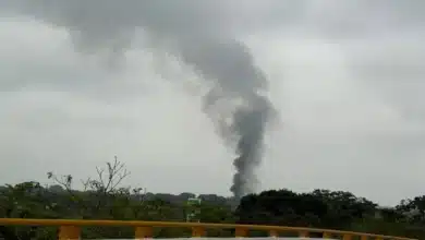 Incendio en bodega registra más del 70% de control. Foto: Liliana Collado.