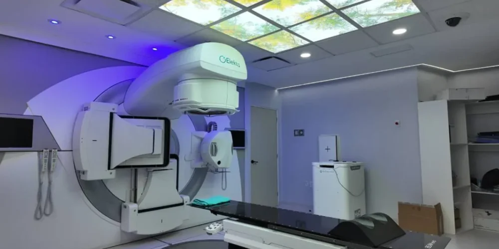 Inician tratamientos gratuitos de radioterapia de alta precisión