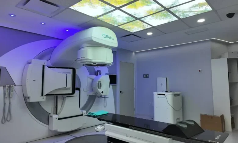 Inician tratamientos gratuitos de radioterapia de alta precisión