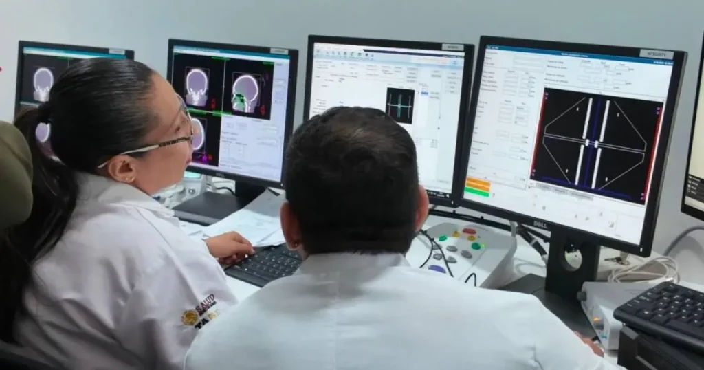 inician tratamientos gratuitos de radioterapia de alta precisión (2)