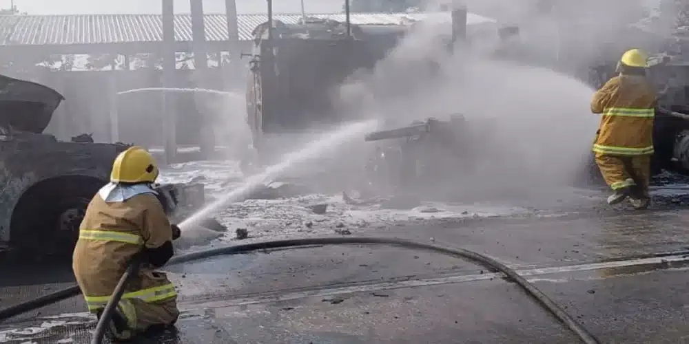 pipa de aceite se incendia en la cárdenas coatzacoalcos