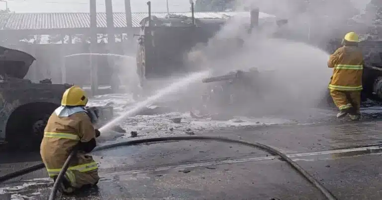 pipa de aceite se incendia en la cárdenas coatzacoalcos