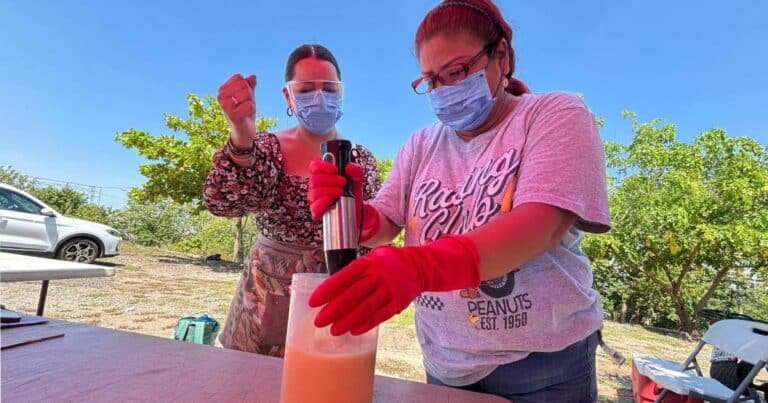 Transforman aceite de cocina usado en jabón