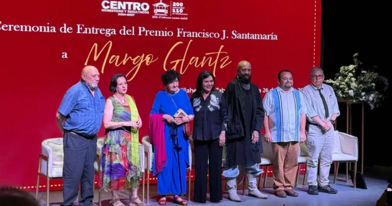 Reconocen trayectoria de Margo Glantz con el Premio “Francisco J. Santamaría”