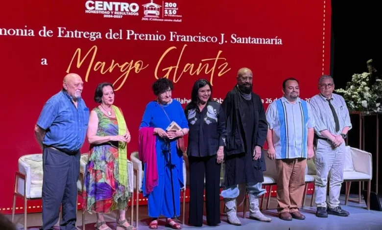 Reconocen trayectoria de Margo Glantz con el Premio “Francisco J. Santamaría”