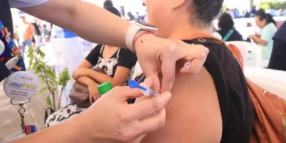 Sector salud reporta resultados positivos en jornada de vacunación en Tabasco