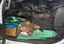 tre detenidos con material de contrabando