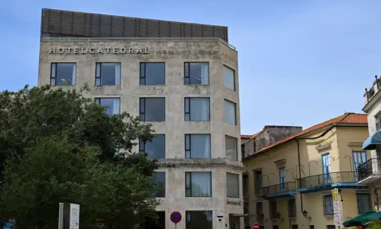 cadenas hoteleras y empresas financieras dejan cuba ante nuevas sanciones de estados unidos
