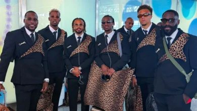 congo sorprende con elegante atuendo en su llegada al mundial 2026