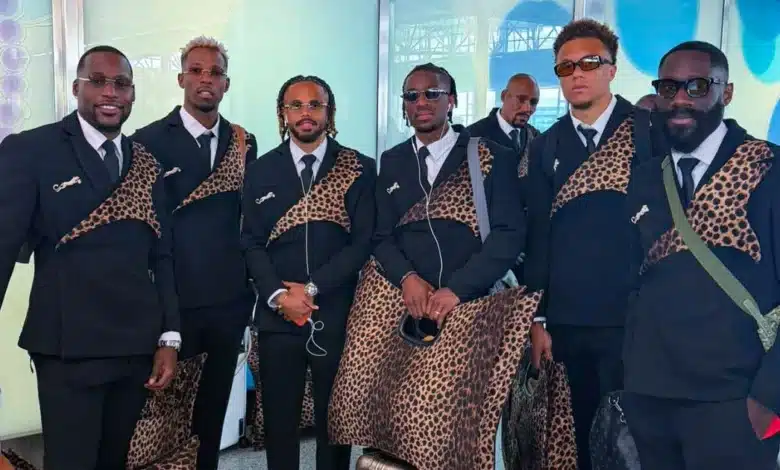congo sorprende con elegante atuendo en su llegada al mundial 2026