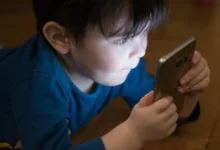 Apertura a regular al uso del celular en jóvenes (Foto de internet)