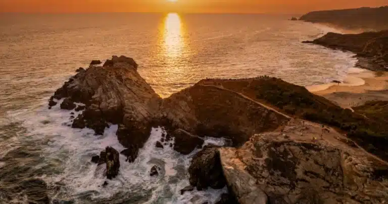 Pozas naturales y refrescantes en Punta Cometa (Foto de Sectur Oaxaca)
