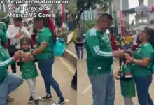 Piden matrimonio durante México vs Corea, Ángel de la Independencia es testigo (Fotos de internet)