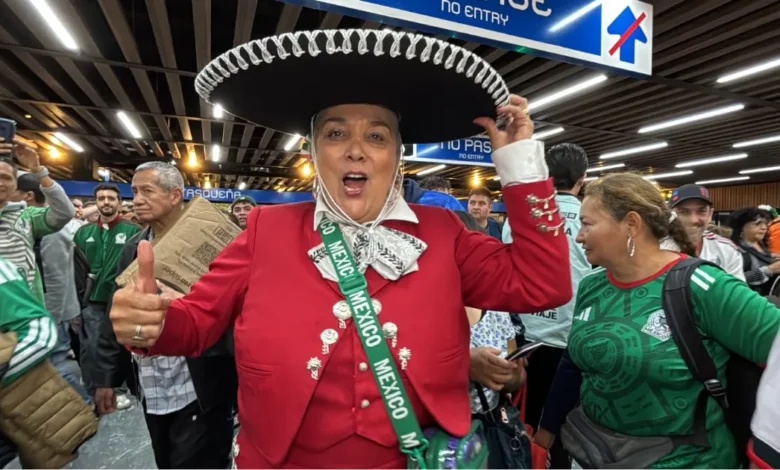 Niño ecuatoriano se enoja con aficionados mexicanos, manda mensaje (Foto de Sandra Rojas)